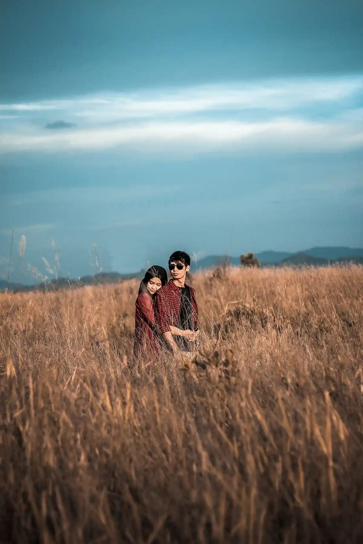 Prewedding Berlatar Belakang Padang Ilalang